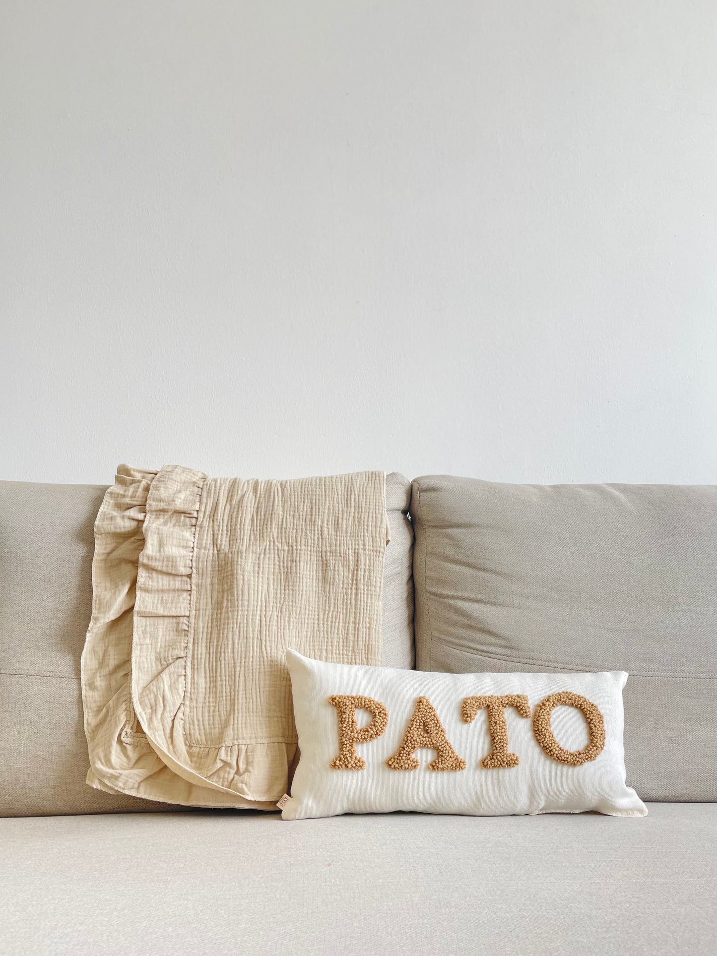 Set Detalle (Cobija Bordada + Cunita)